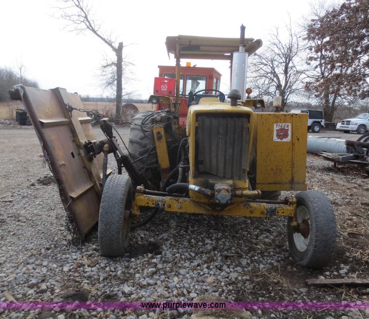 image for item F8135 1978 Ford Tiger Special 6600 tractor