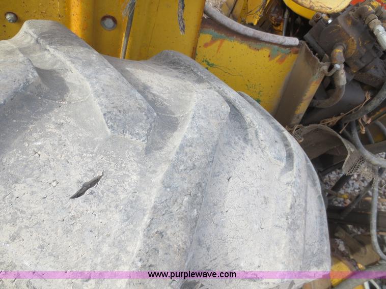 image for item F8135 1978 Ford Tiger Special 6600 tractor