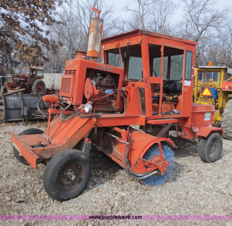 image for item F8136 1990 Broce Broom