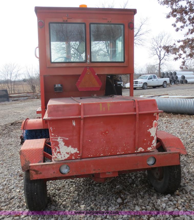 image for item F8136 1990 Broce Broom