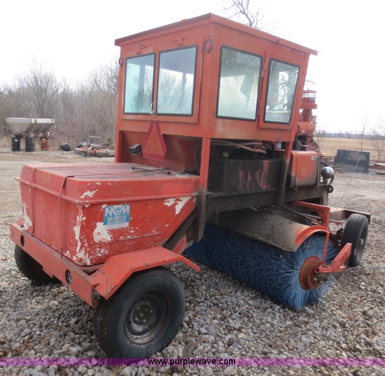 image for item F8136 1990 Broce Broom