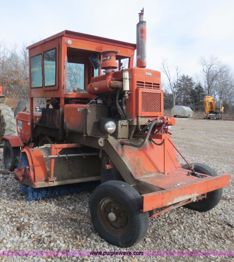 image for item F8136 1990 Broce Broom