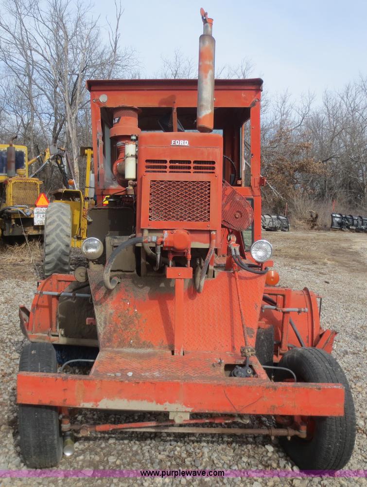 image for item F8136 1990 Broce Broom