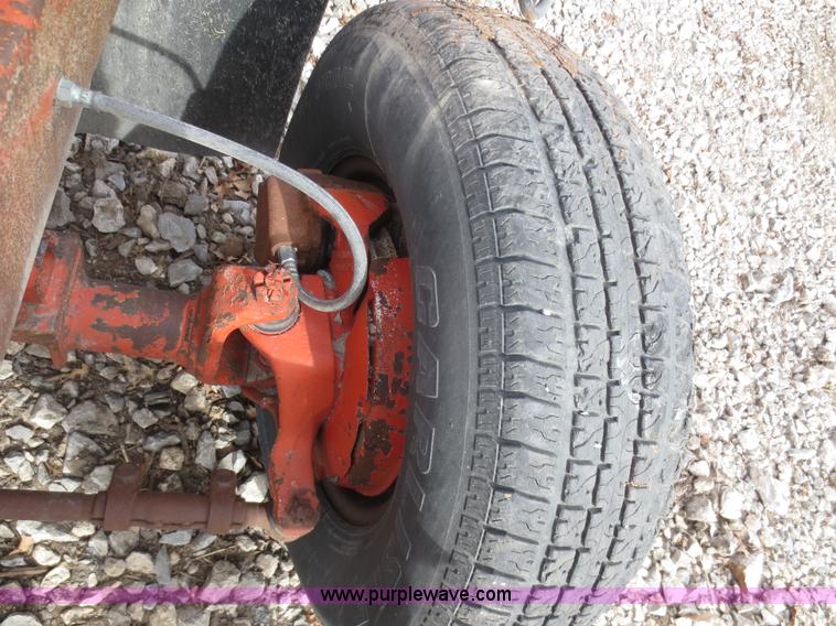 image for item F8136 1990 Broce Broom