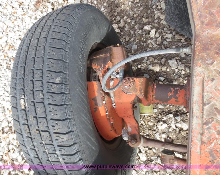 image for item F8136 1990 Broce Broom