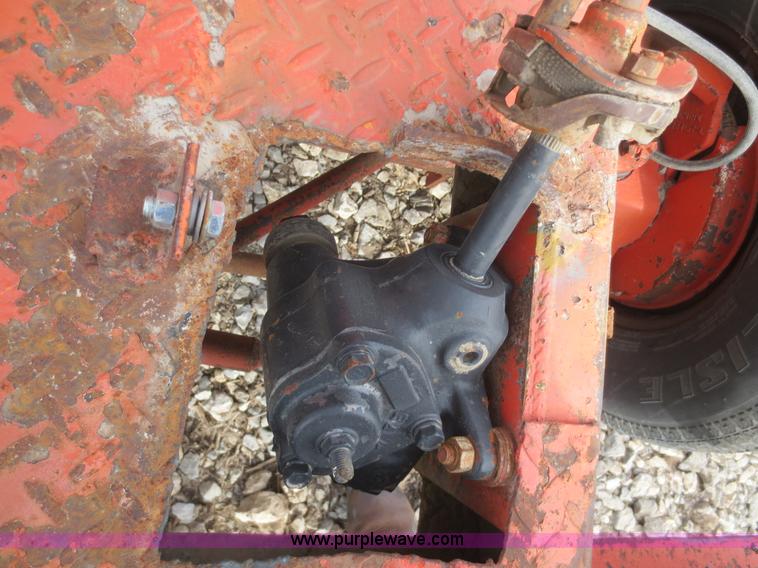 image for item F8136 1990 Broce Broom