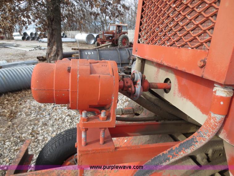 image for item F8136 1990 Broce Broom