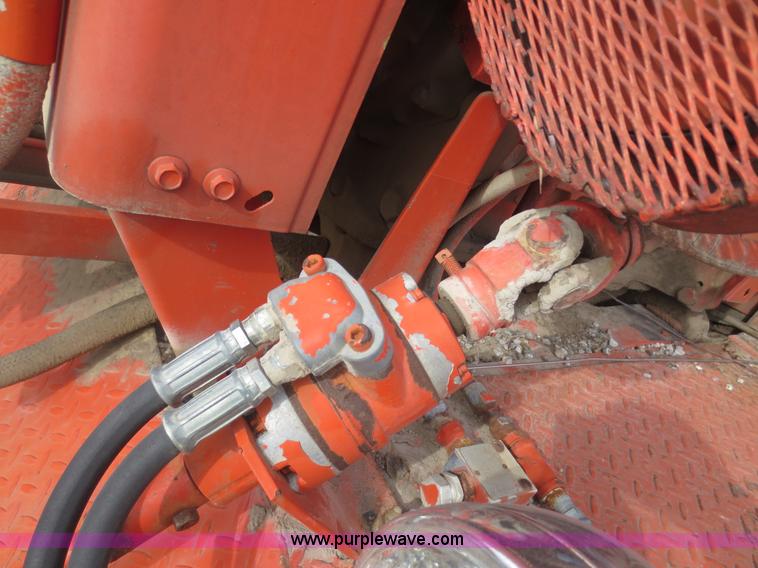 image for item F8136 1990 Broce Broom