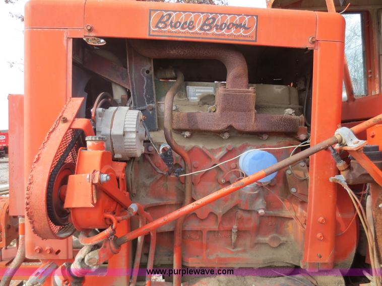 image for item F8136 1990 Broce Broom