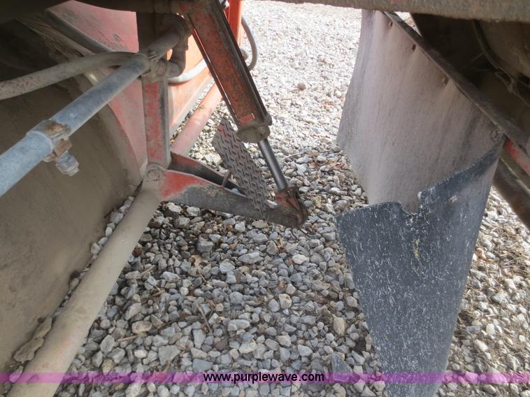 image for item F8136 1990 Broce Broom