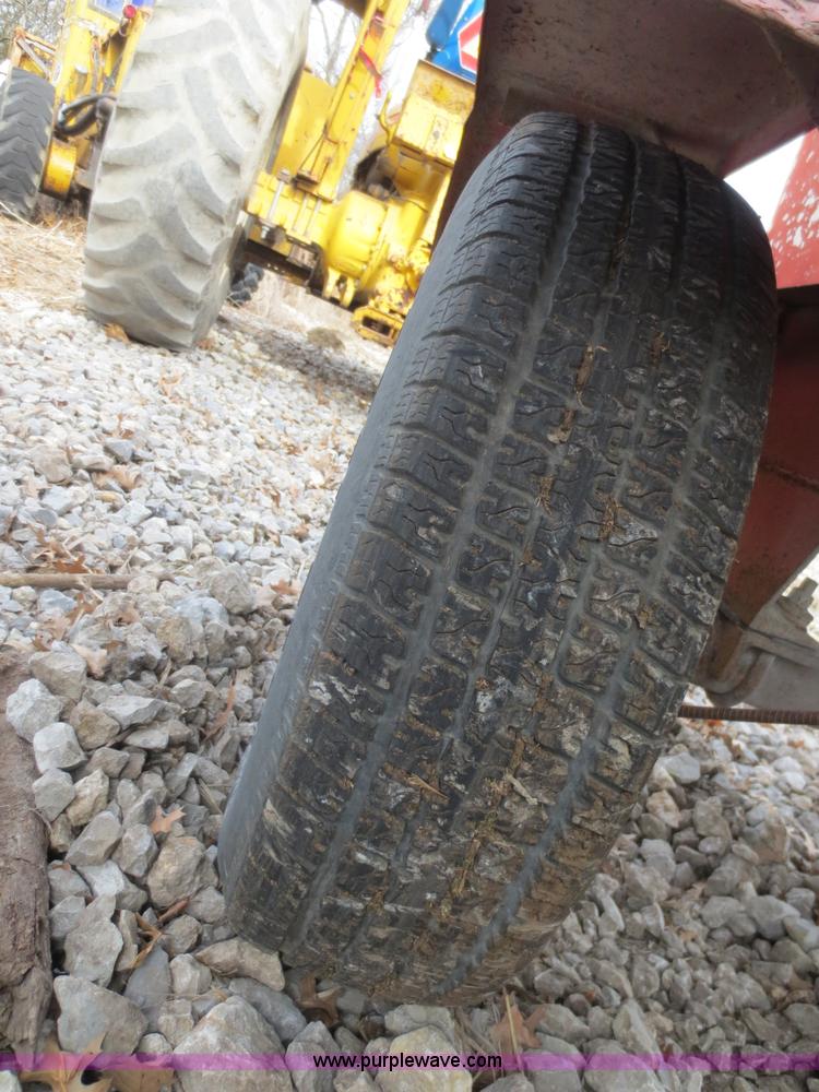 image for item F8136 1990 Broce Broom