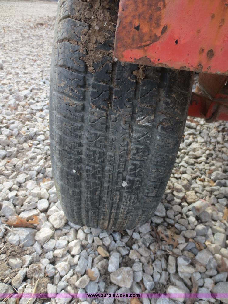 image for item F8136 1990 Broce Broom