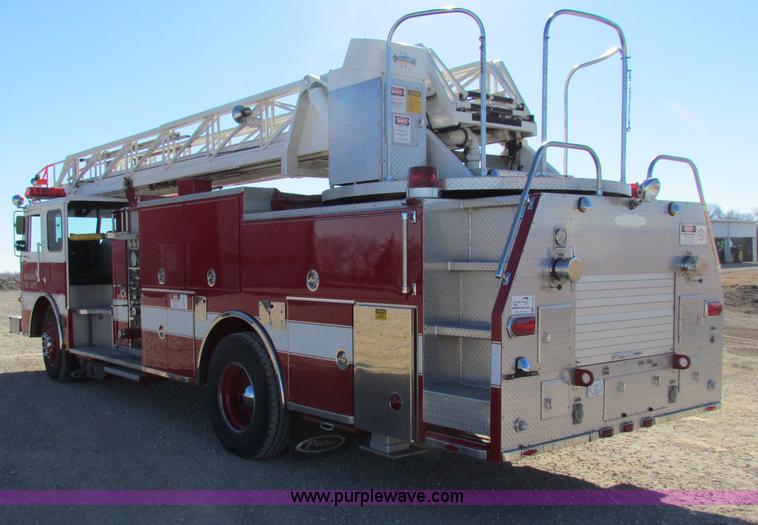 image for item G4498 1990 Pierce Smeal aerial fire truck