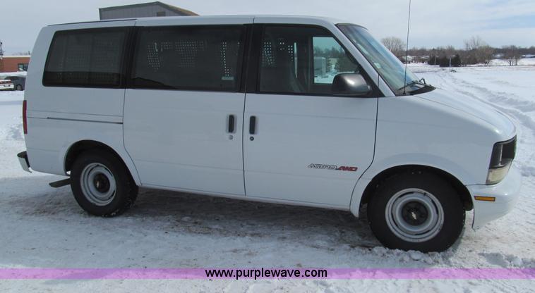 image for item G9532 2000 Chevrolet Astro van