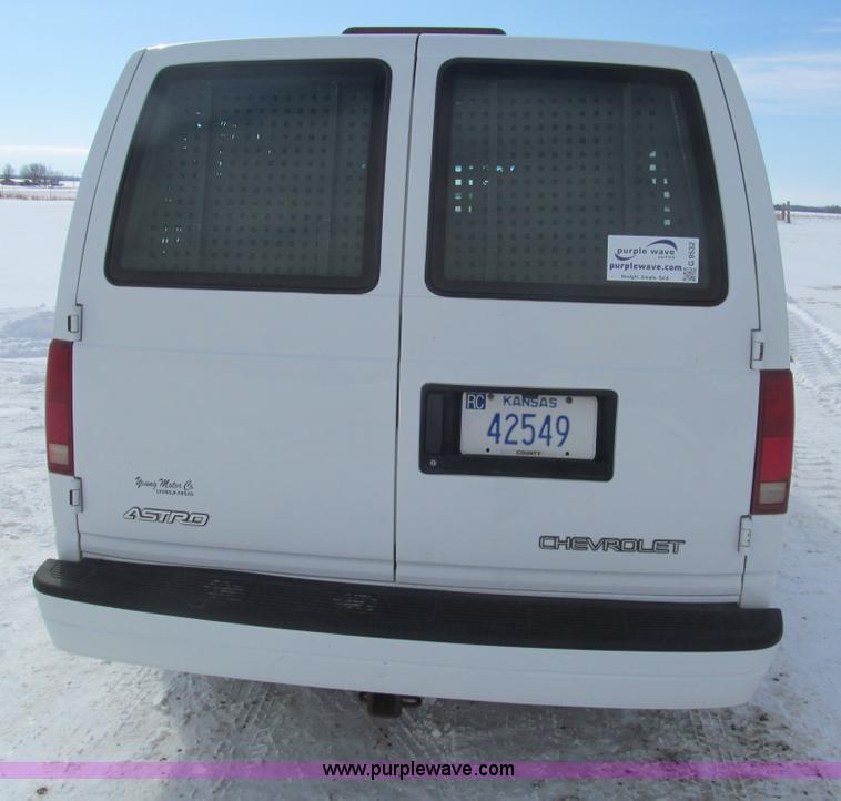 image for item G9532 2000 Chevrolet Astro van