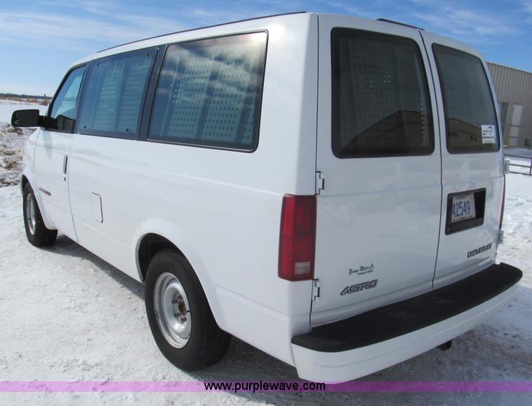 image for item G9532 2000 Chevrolet Astro van