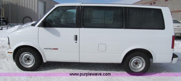 image for item G9532 2000 Chevrolet Astro van
