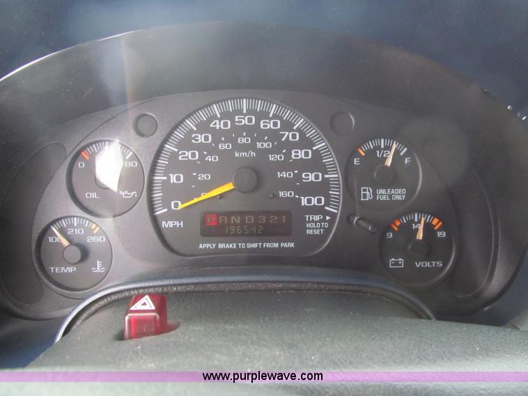 image for item G9532 2000 Chevrolet Astro van