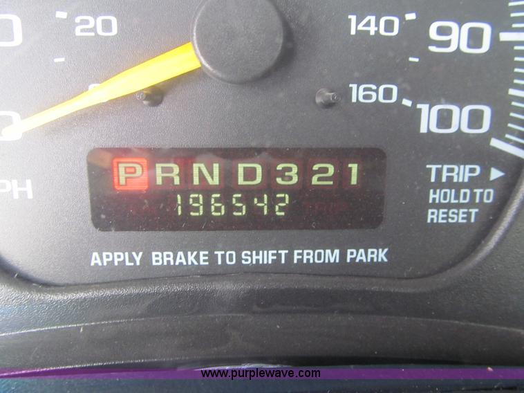 image for item G9532 2000 Chevrolet Astro van