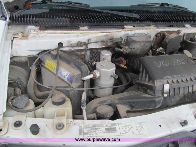 image for item G9532 2000 Chevrolet Astro van