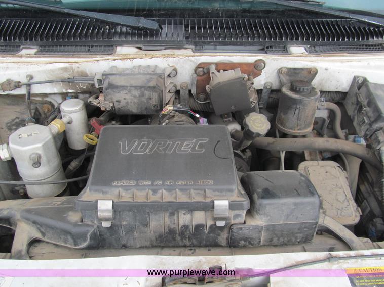 image for item G9532 2000 Chevrolet Astro van