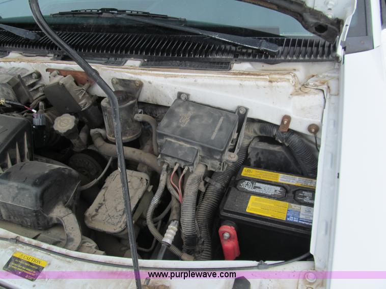 image for item G9532 2000 Chevrolet Astro van