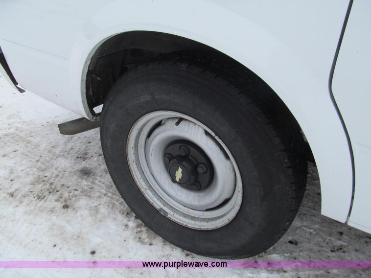image for item G9532 2000 Chevrolet Astro van