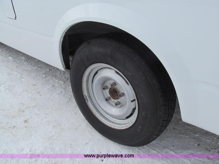 image for item G9532 2000 Chevrolet Astro van