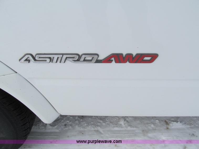 image for item G9532 2000 Chevrolet Astro van