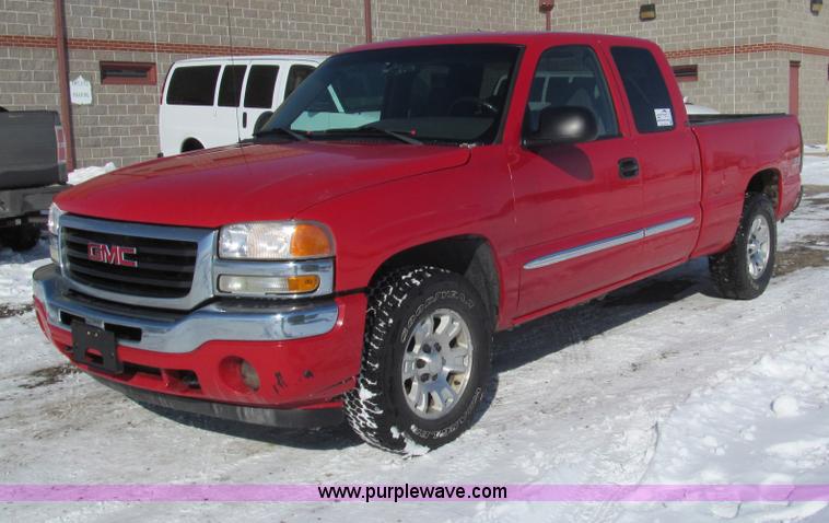 image for item G9534 2005 GMC Sierra 1500 Ext. Cab Z71 pickup truck