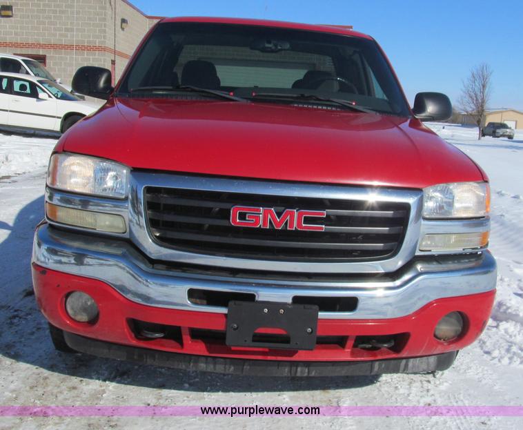 image for item G9534 2005 GMC Sierra 1500 Ext. Cab Z71 pickup truck