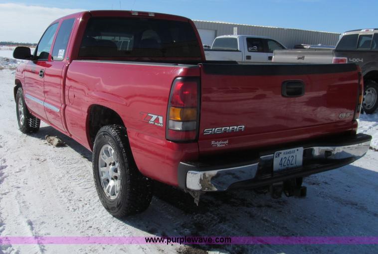 image for item G9534 2005 GMC Sierra 1500 Ext. Cab Z71 pickup truck