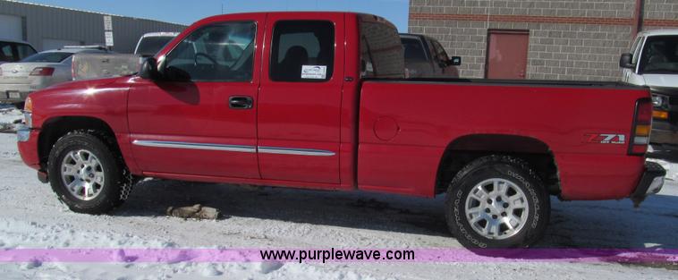 image for item G9534 2005 GMC Sierra 1500 Ext. Cab Z71 pickup truck