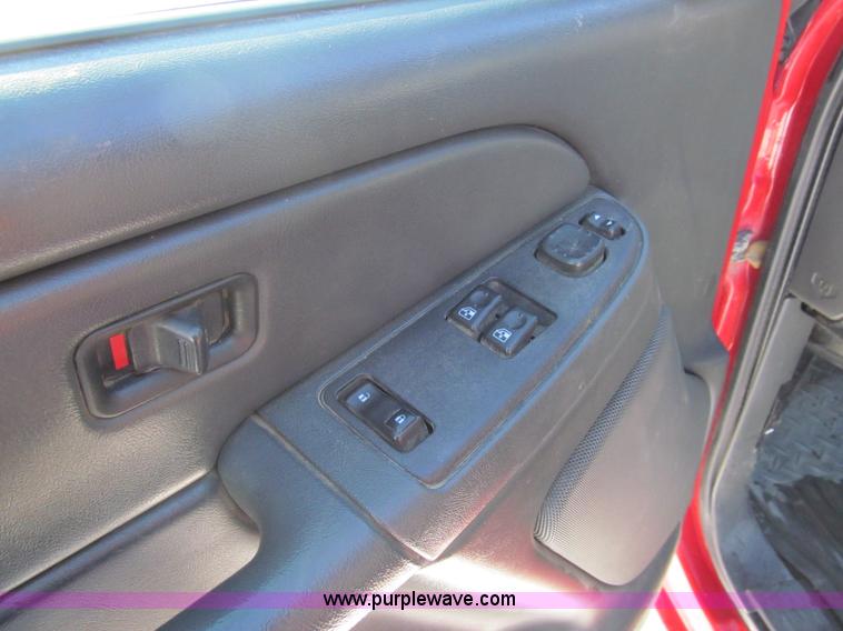 image for item G9534 2005 GMC Sierra 1500 Ext. Cab Z71 pickup truck