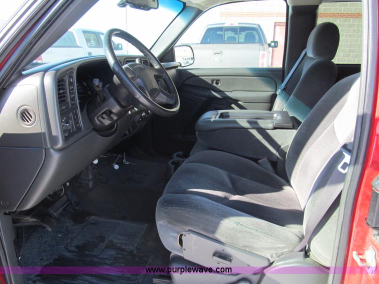 image for item G9534 2005 GMC Sierra 1500 Ext. Cab Z71 pickup truck