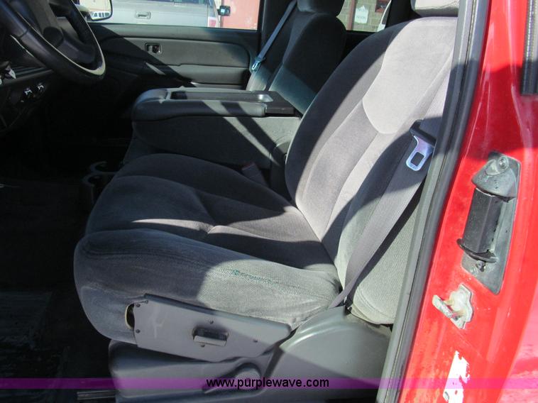 image for item G9534 2005 GMC Sierra 1500 Ext. Cab Z71 pickup truck