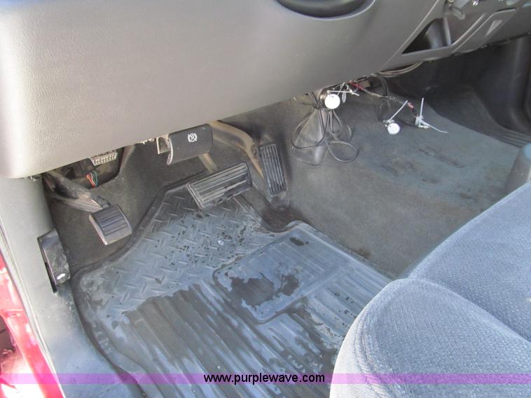 image for item G9534 2005 GMC Sierra 1500 Ext. Cab Z71 pickup truck