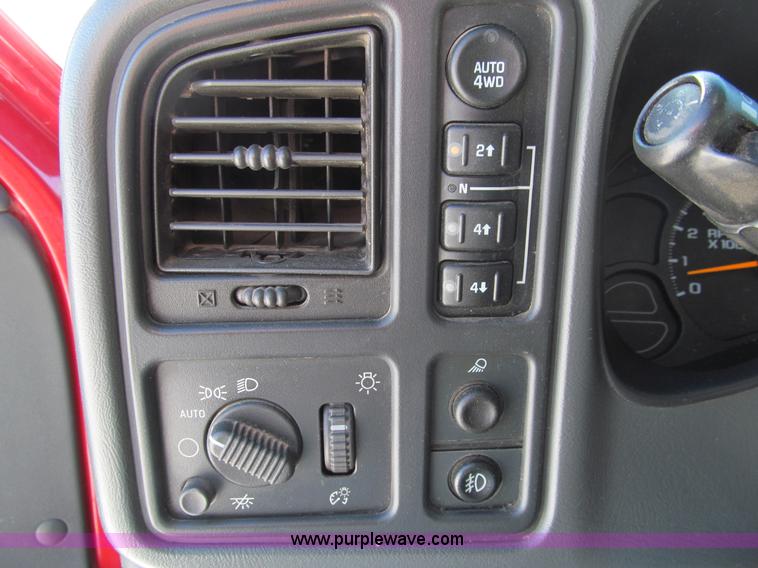 image for item G9534 2005 GMC Sierra 1500 Ext. Cab Z71 pickup truck