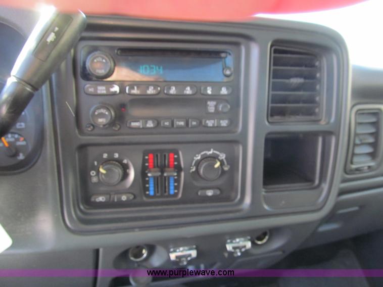 image for item G9534 2005 GMC Sierra 1500 Ext. Cab Z71 pickup truck