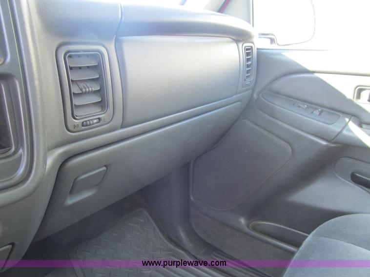 image for item G9534 2005 GMC Sierra 1500 Ext. Cab Z71 pickup truck