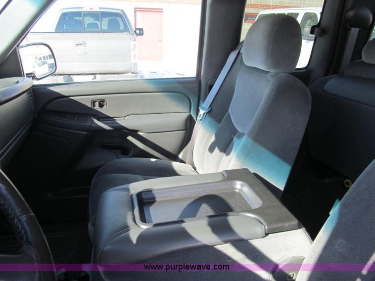 image for item G9534 2005 GMC Sierra 1500 Ext. Cab Z71 pickup truck