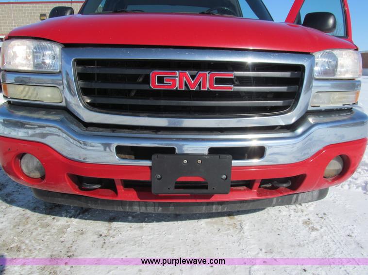 image for item G9534 2005 GMC Sierra 1500 Ext. Cab Z71 pickup truck