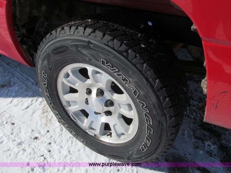 image for item G9534 2005 GMC Sierra 1500 Ext. Cab Z71 pickup truck