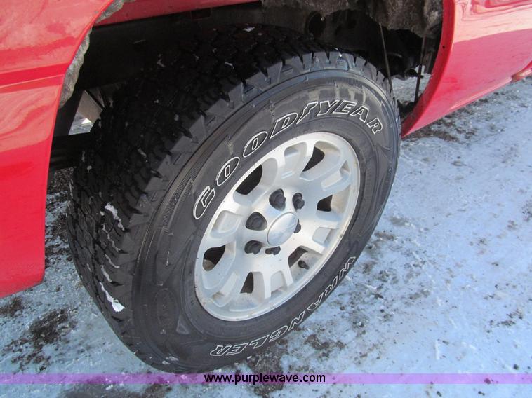 image for item G9534 2005 GMC Sierra 1500 Ext. Cab Z71 pickup truck