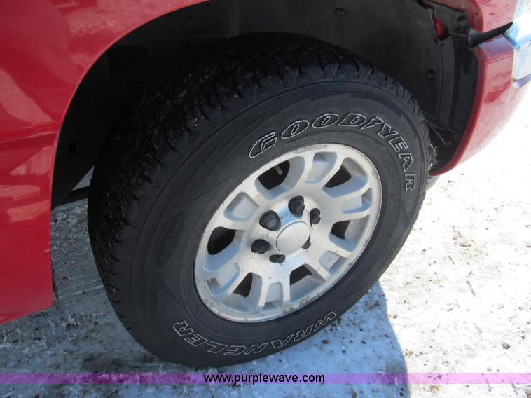 image for item G9534 2005 GMC Sierra 1500 Ext. Cab Z71 pickup truck