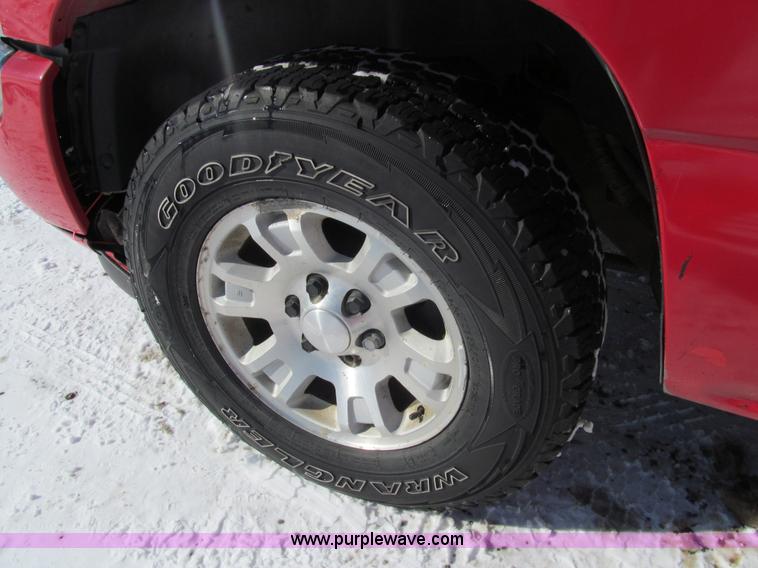 image for item G9534 2005 GMC Sierra 1500 Ext. Cab Z71 pickup truck