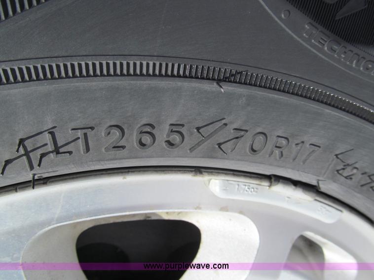 image for item G9534 2005 GMC Sierra 1500 Ext. Cab Z71 pickup truck