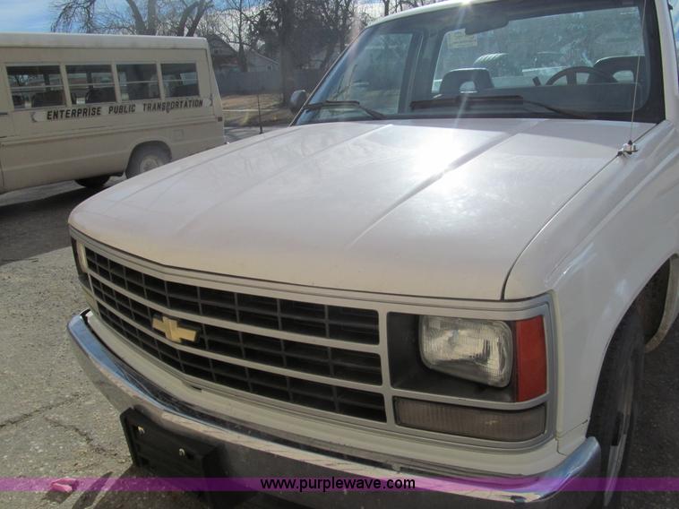 image for item G9586 1992 Chevrolet 2500 utility truck