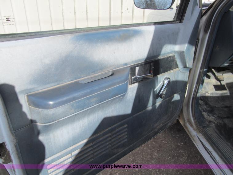 image for item G9586 1992 Chevrolet 2500 utility truck