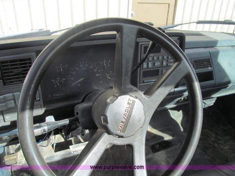 image for item G9586 1992 Chevrolet 2500 utility truck